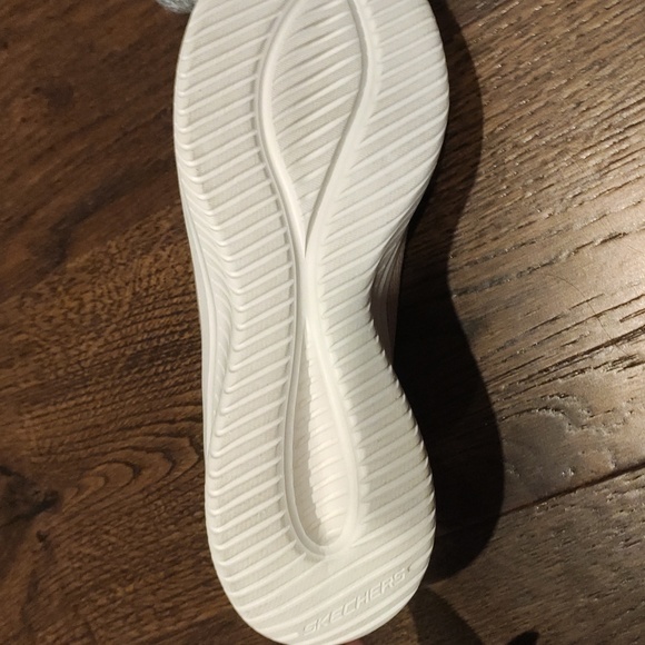 Sketchers Slip on Runners size 9.5 - Picture 3 of 4